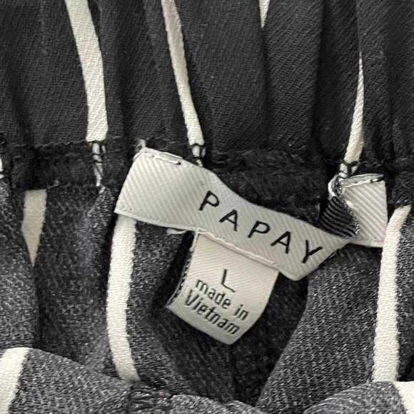 Black/White Striped Shorts with tie - Picture 2 of 3